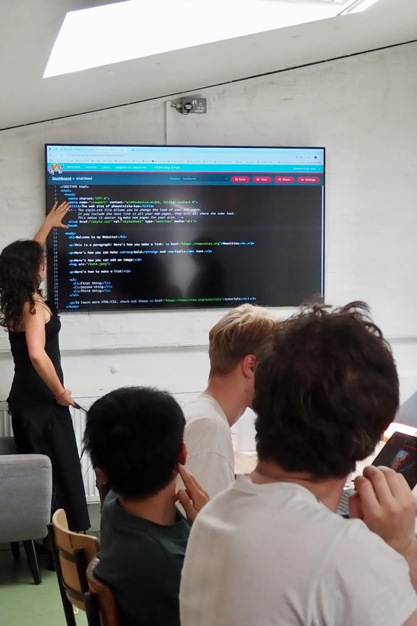 Facilitator showing screen at glitch workshop