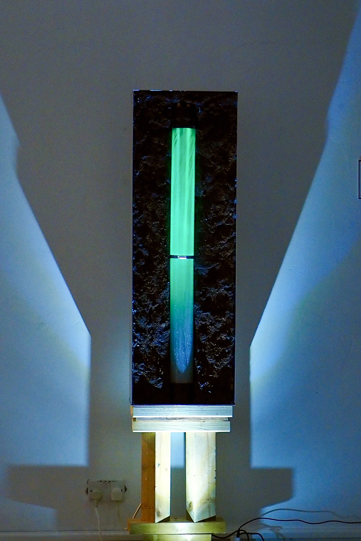 Screen surrounded by wires, with a plate on a webbrowser